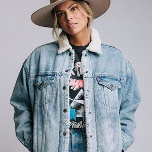 Levi's Premium XL Oversized Sherpa Trucker Jacket (with removable fur collar)